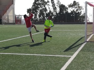 Barbuio duella con il portiere avversario