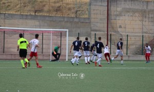 89 del derby di andata: dopo uno slalom strepitoso, Postorino calcia centrando la traversa