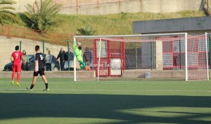 Sinistro dal limite di Zuccalà, pallone che sfiora lincrocio dei pali