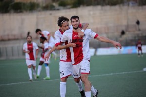 Quarta rete in biancorosso per Nicolau, esultante in foto in occasione del suo primo gol a dicembre